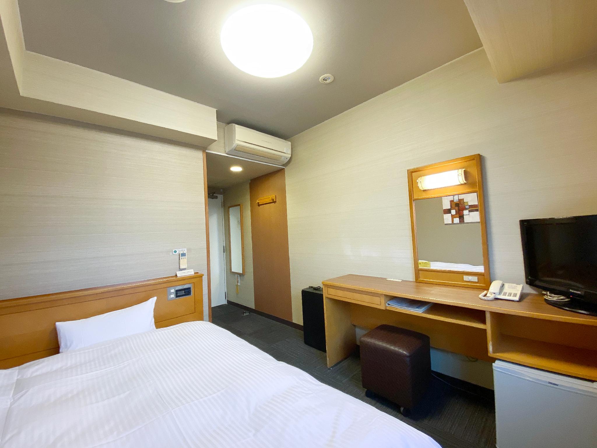 Room, Single, Double Bed, No Window, West Wing