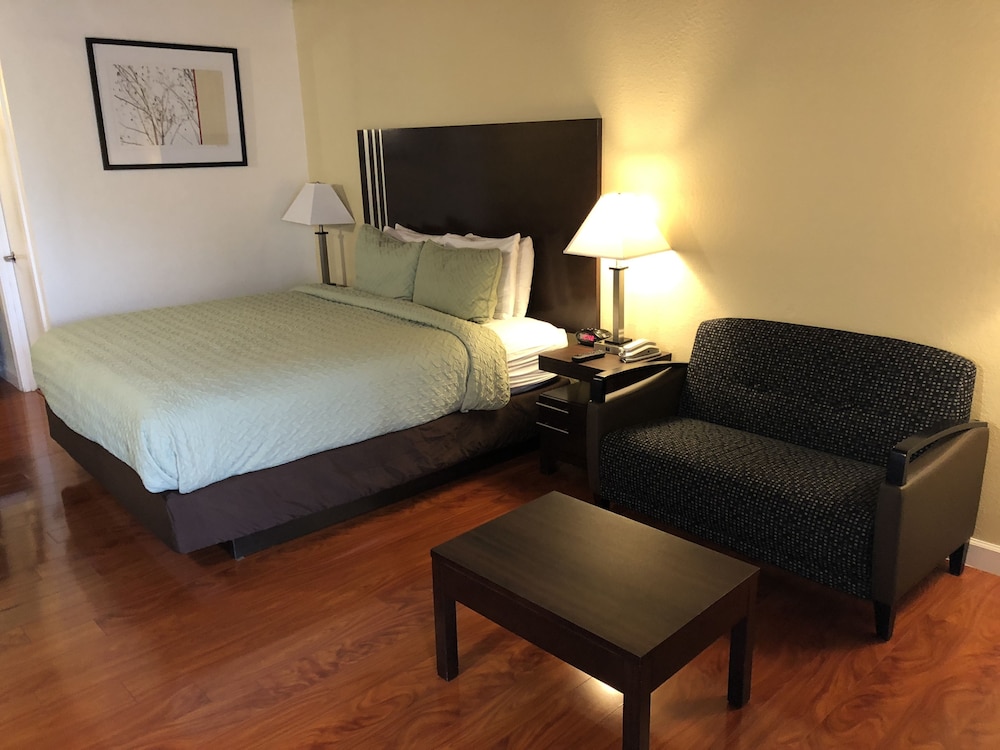 Lombard Plaza Motel 26/64