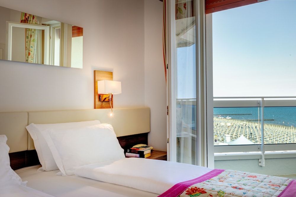 Hotel Cavalieri Palace 10/90