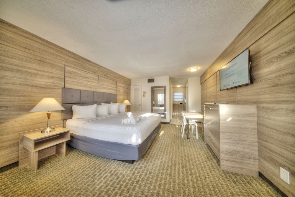 Room at Club Lux Resort By the Beach, DEERFIELD BEACH - FL
