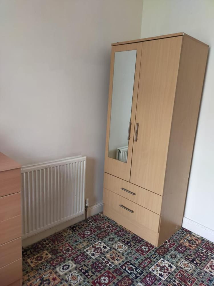Paradise Apartment- Female Only 2/16