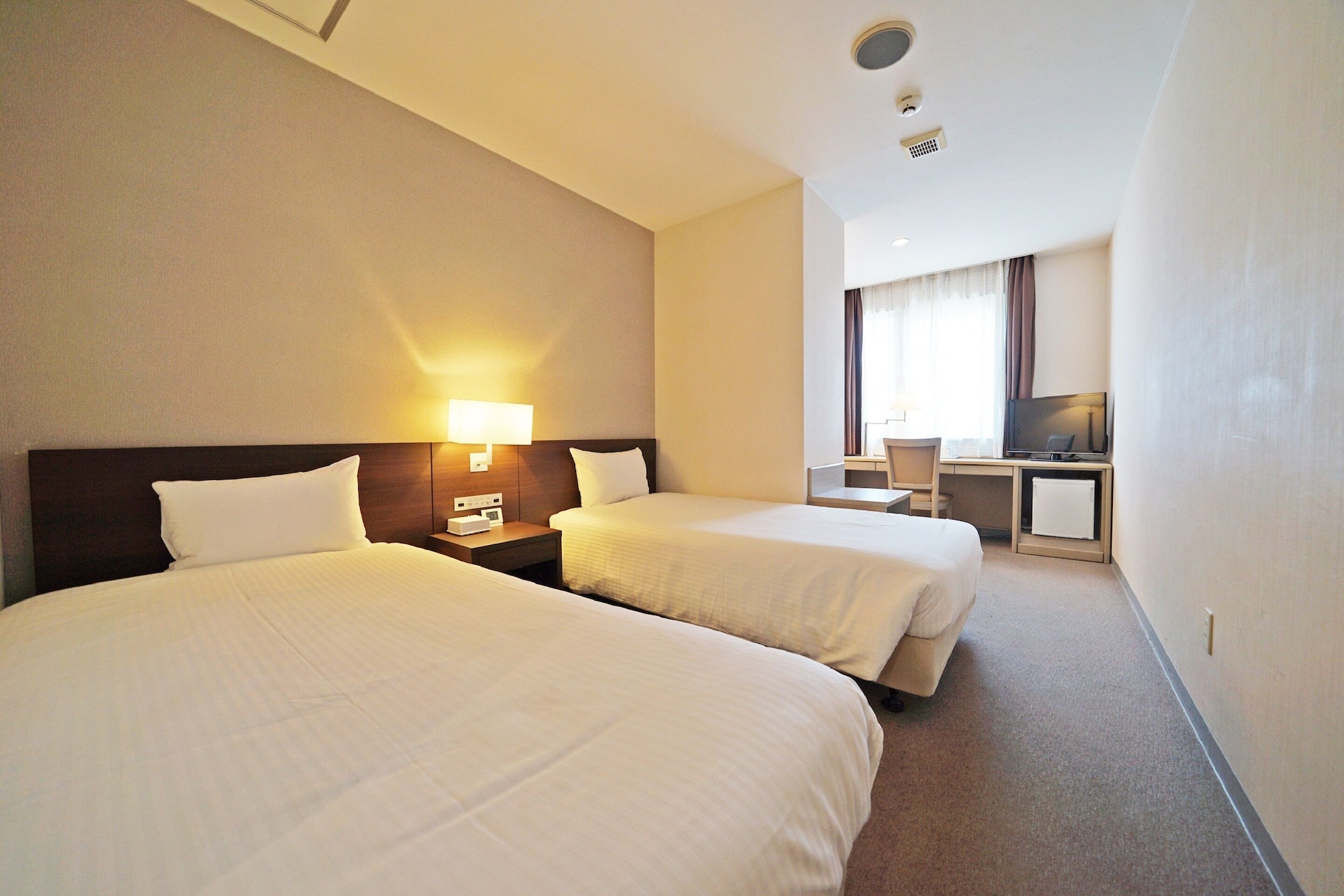 STANDARD, TWIN BEDS, SMOKING