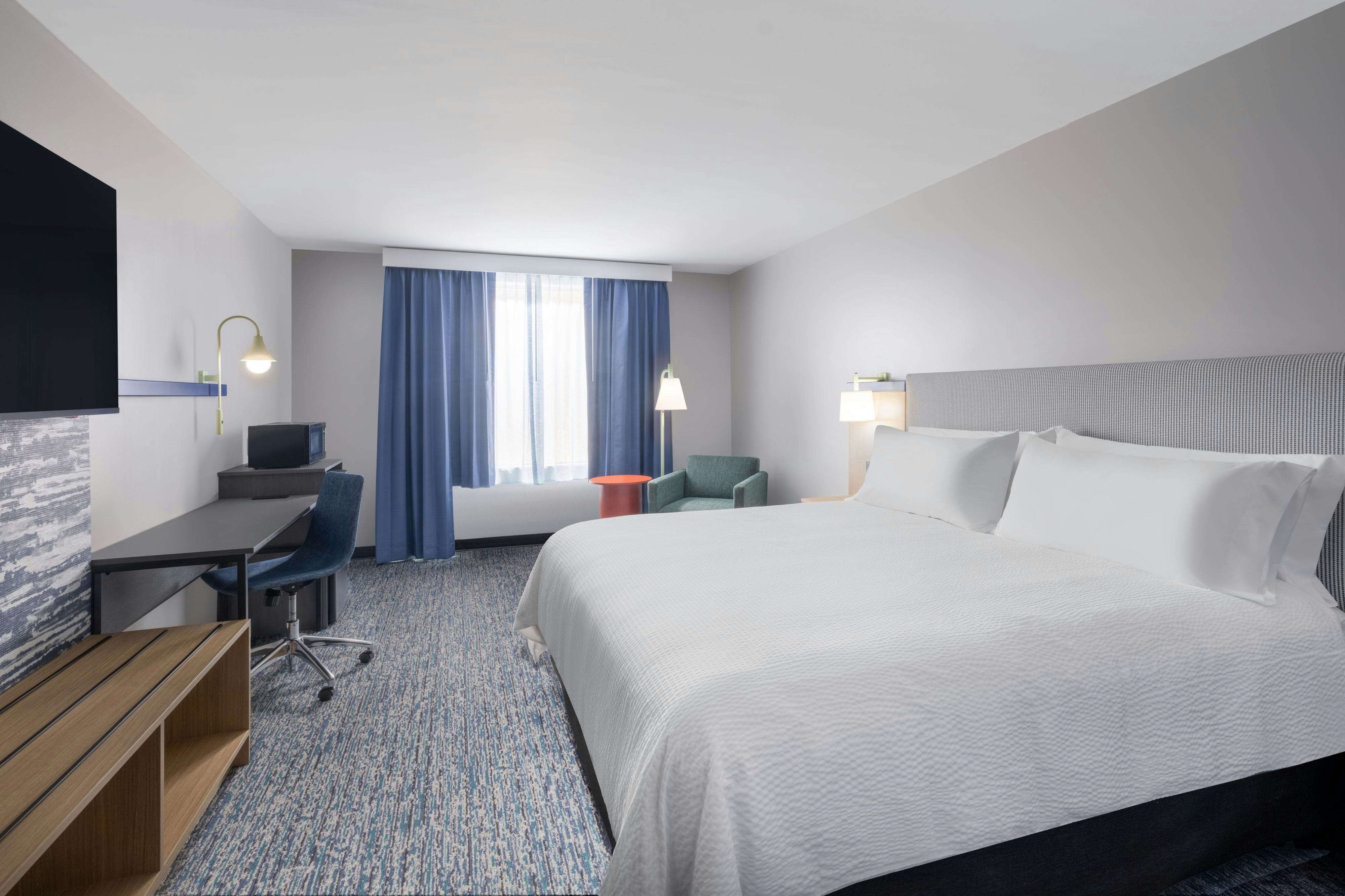 Suite, King Bed, Dining Area