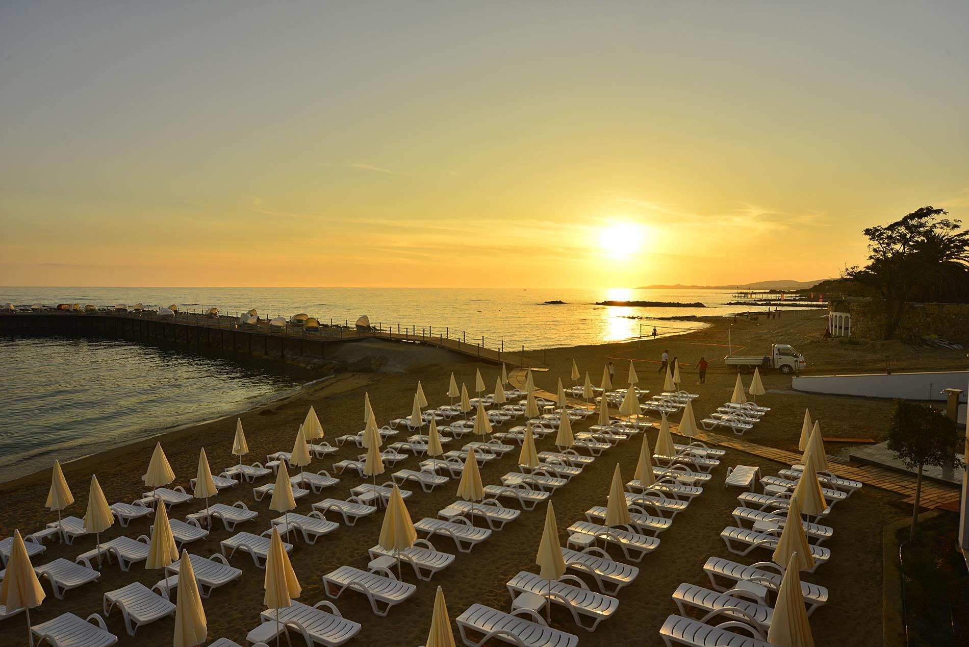 Azura Deluxe Resort Spa 38/42