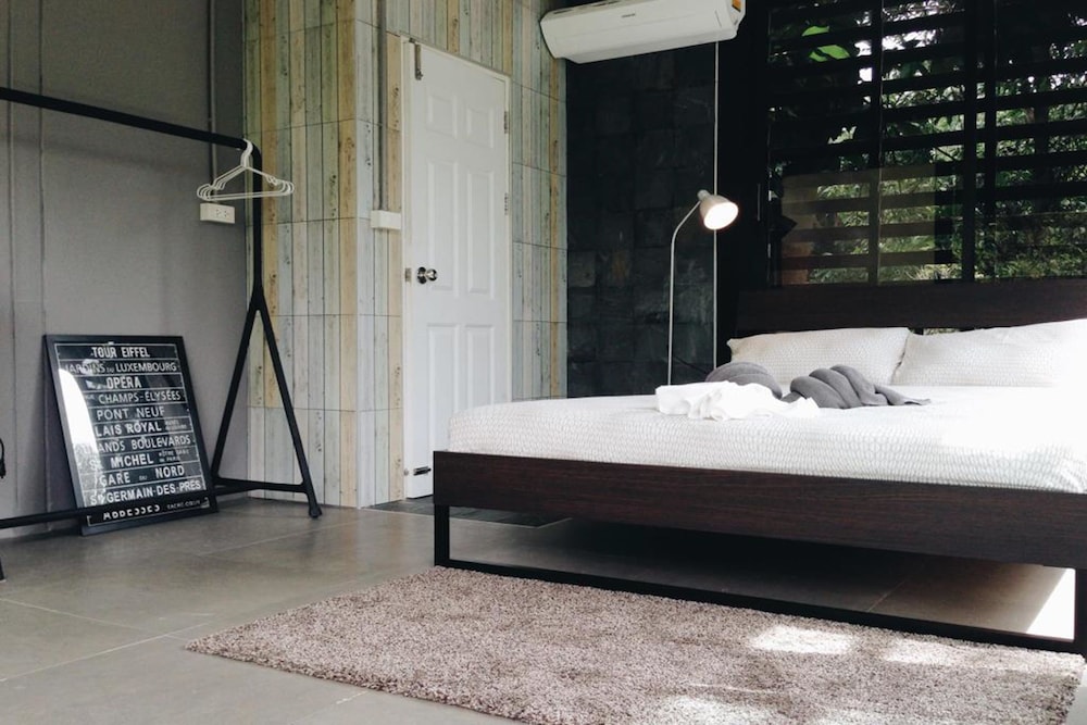 STUDIO, FOREST VIEW