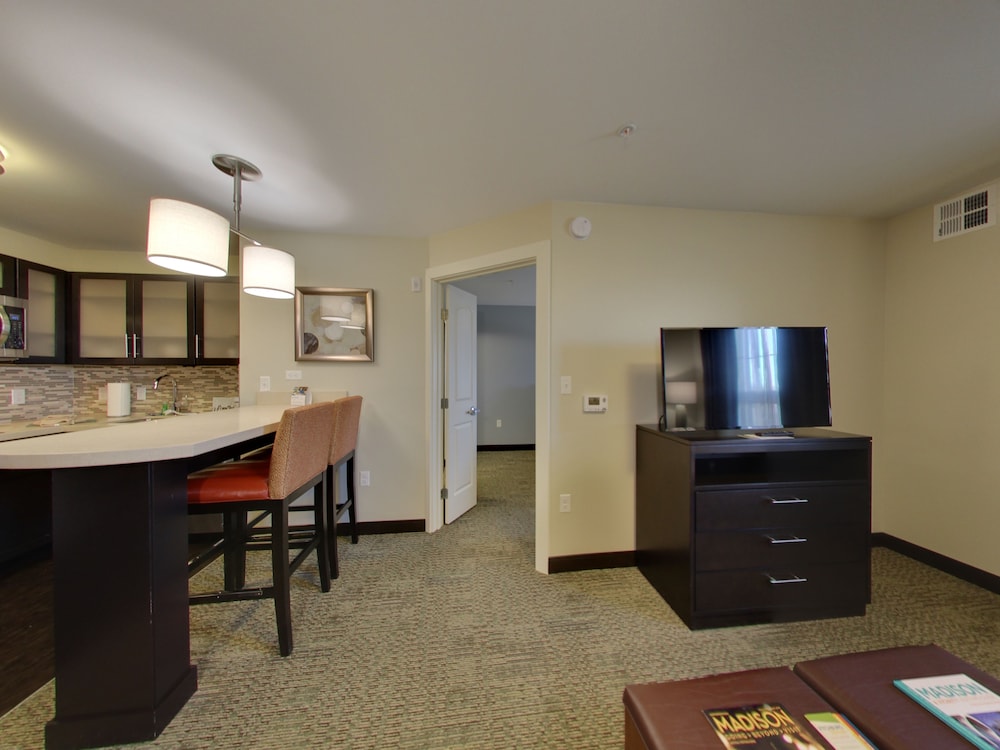STAYBRIDGE SUITES MADISON FITCHBURG 4/71