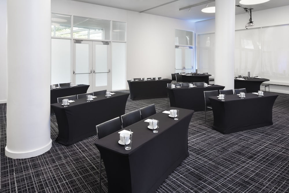 The Chambers Hotel 30/34