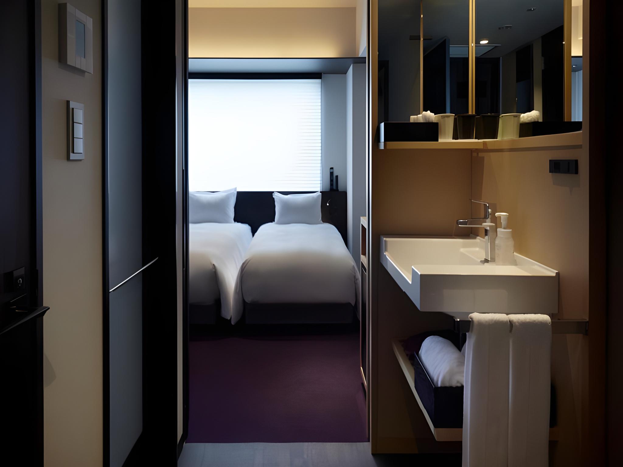 Deluxe, Single, Twin Beds