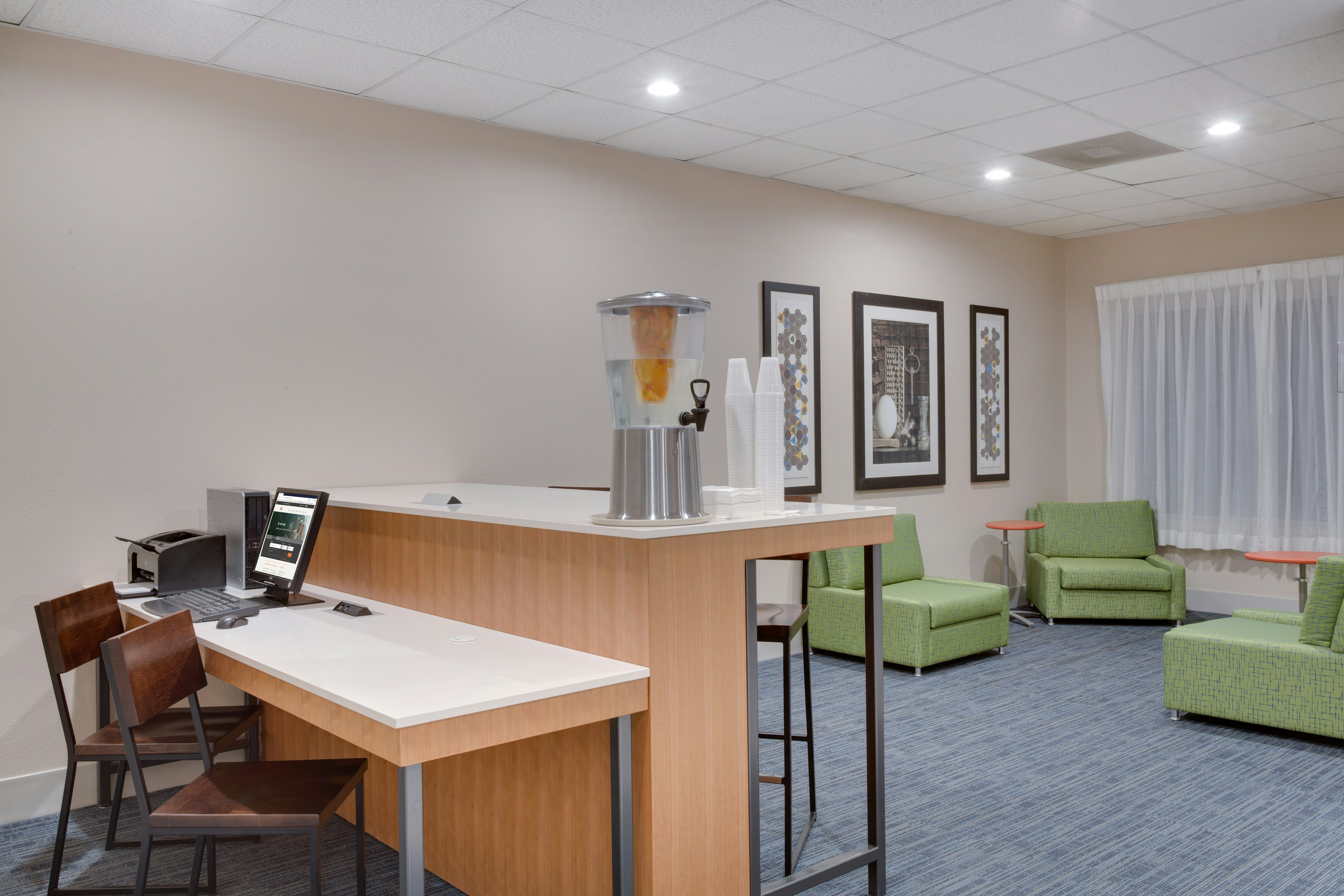 Holiday Inn Express & Suites Tampa-Fairgrounds-Casino, an IHG Hotel 37/45