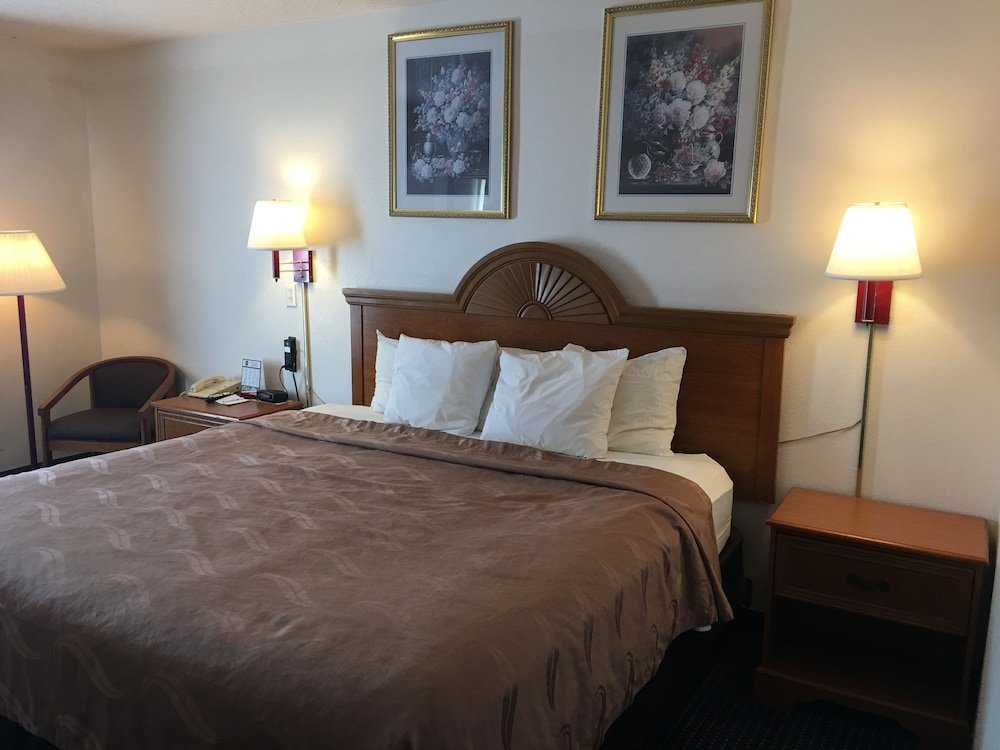 Quality Inn Kalamazoo near Wings Stadium 7/40