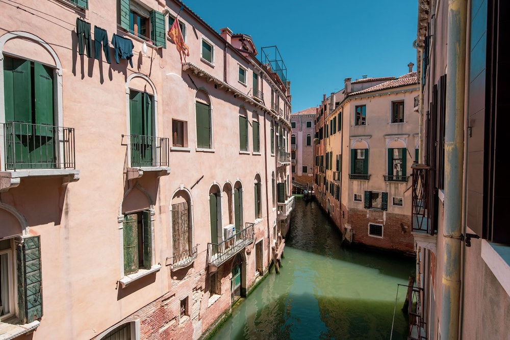 San Marco Boutique Canal View 26/33