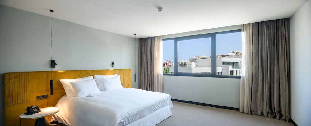 Green, Junior Suite, Queen Bed