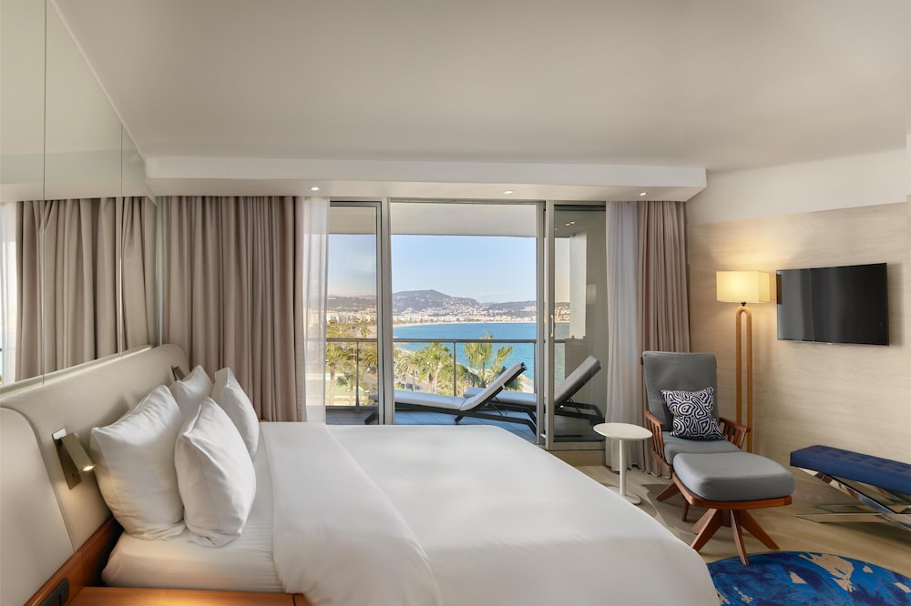 Junior Suite, King Bed, Bay View, Terrace