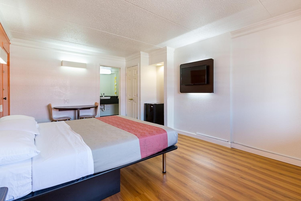 Motel6 Dallas, TX - Market Center 16/45