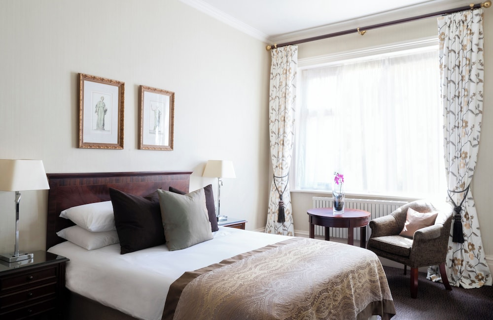 Audleys Wood Hotel 8/50
