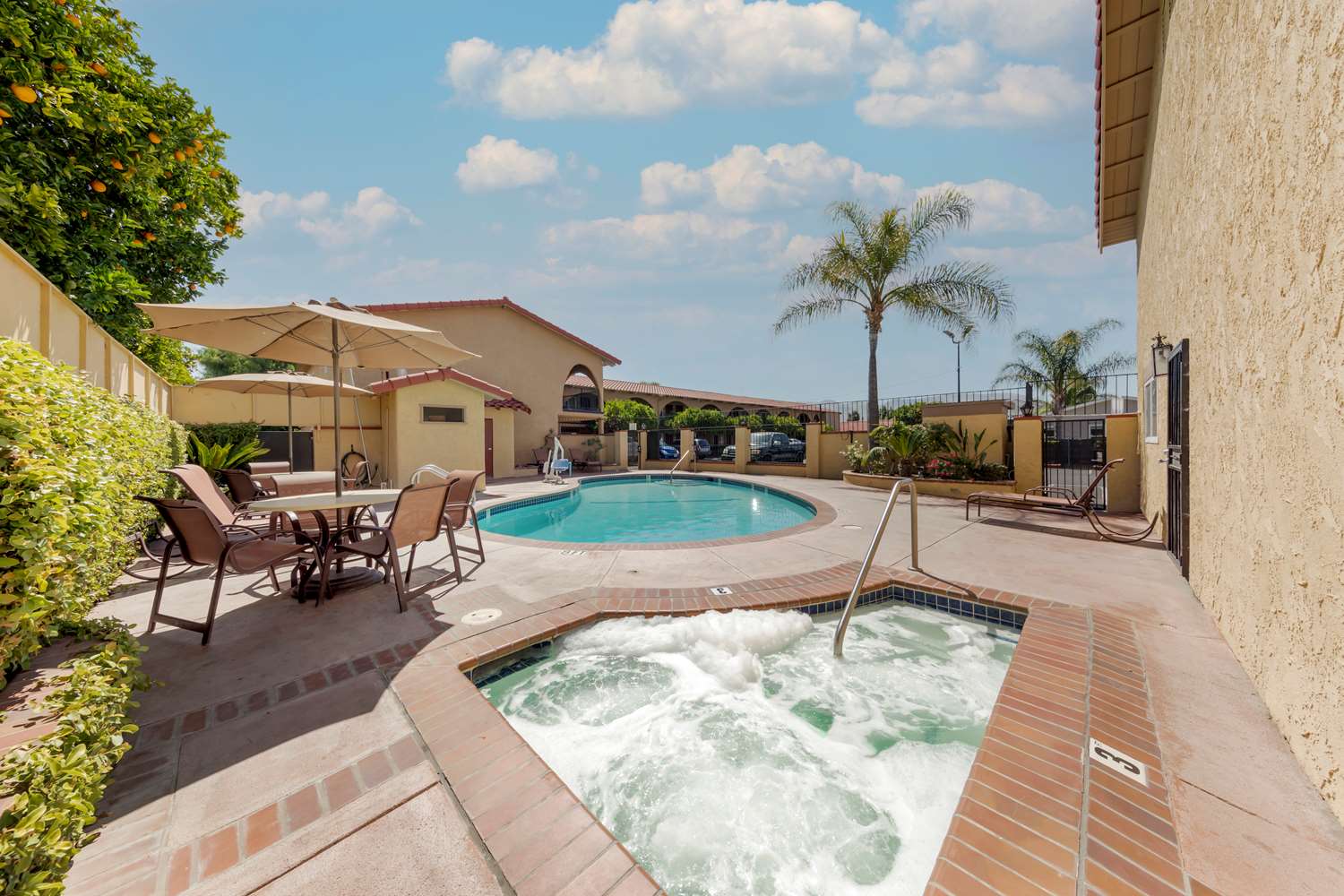Best Western La Posada Motel 52/54