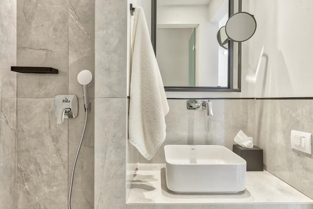 Bitzaro Hotel 47/50