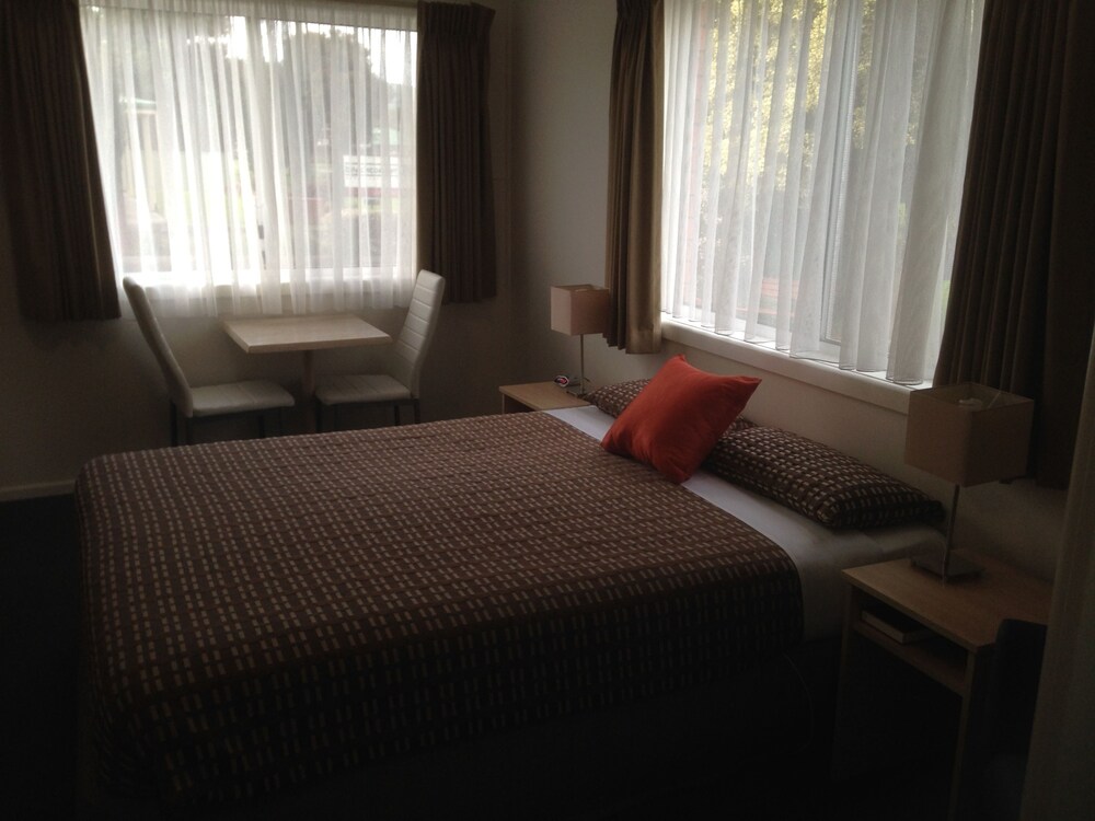 Beachcomber Motel And Apartments 24/63