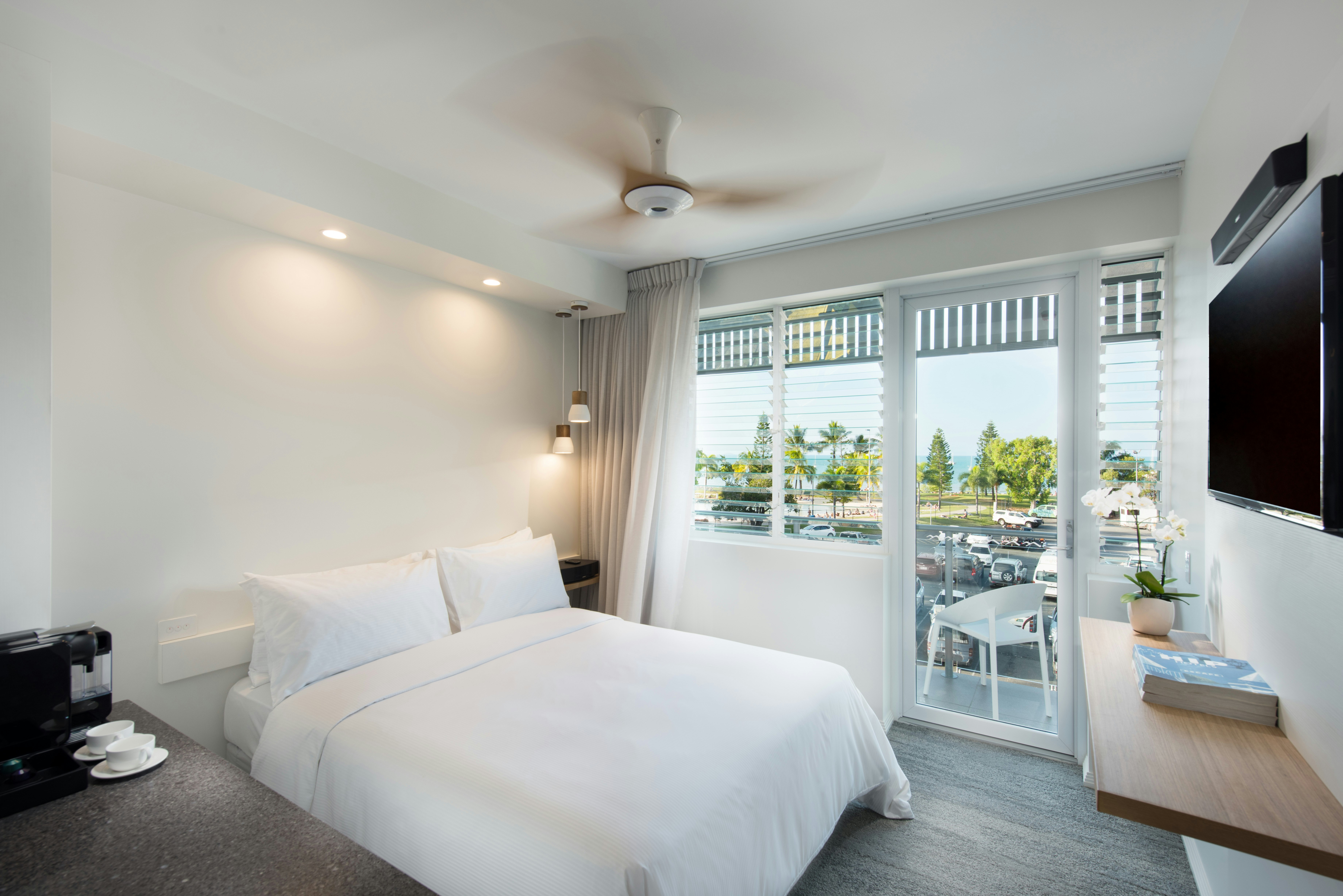 Heart Hotel And Gallery Whitsundays 3/10