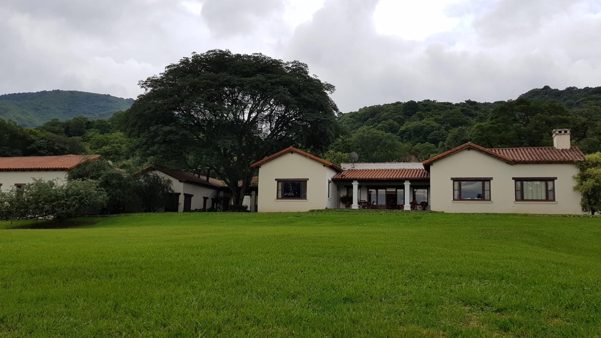 Hotel Torrontes 37/50