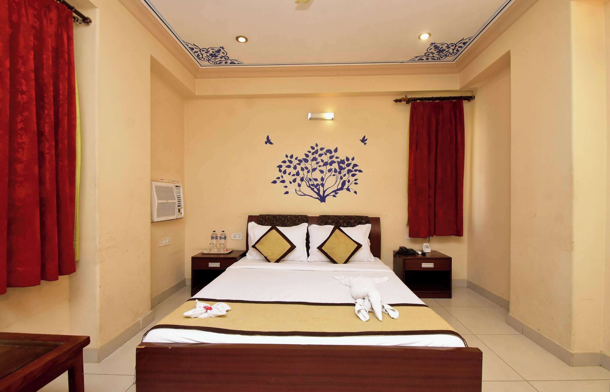 DELUXE, DOUBLE BED