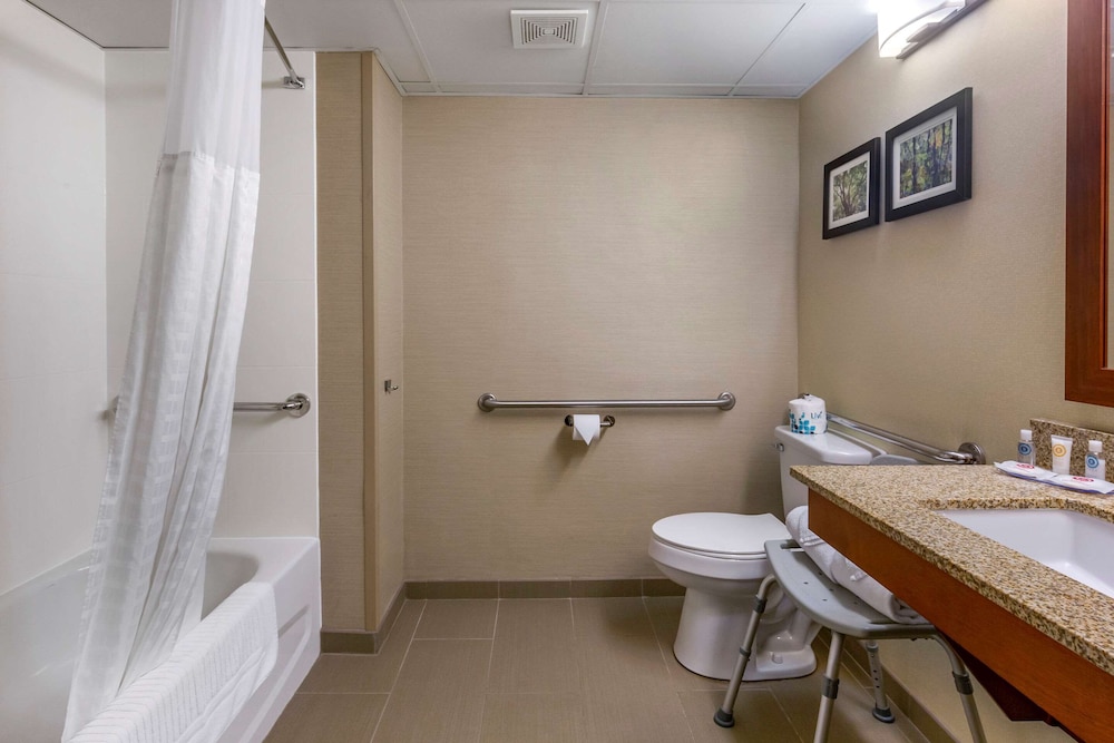 Comfort Inn and Suites Near Danville Mall 9/31