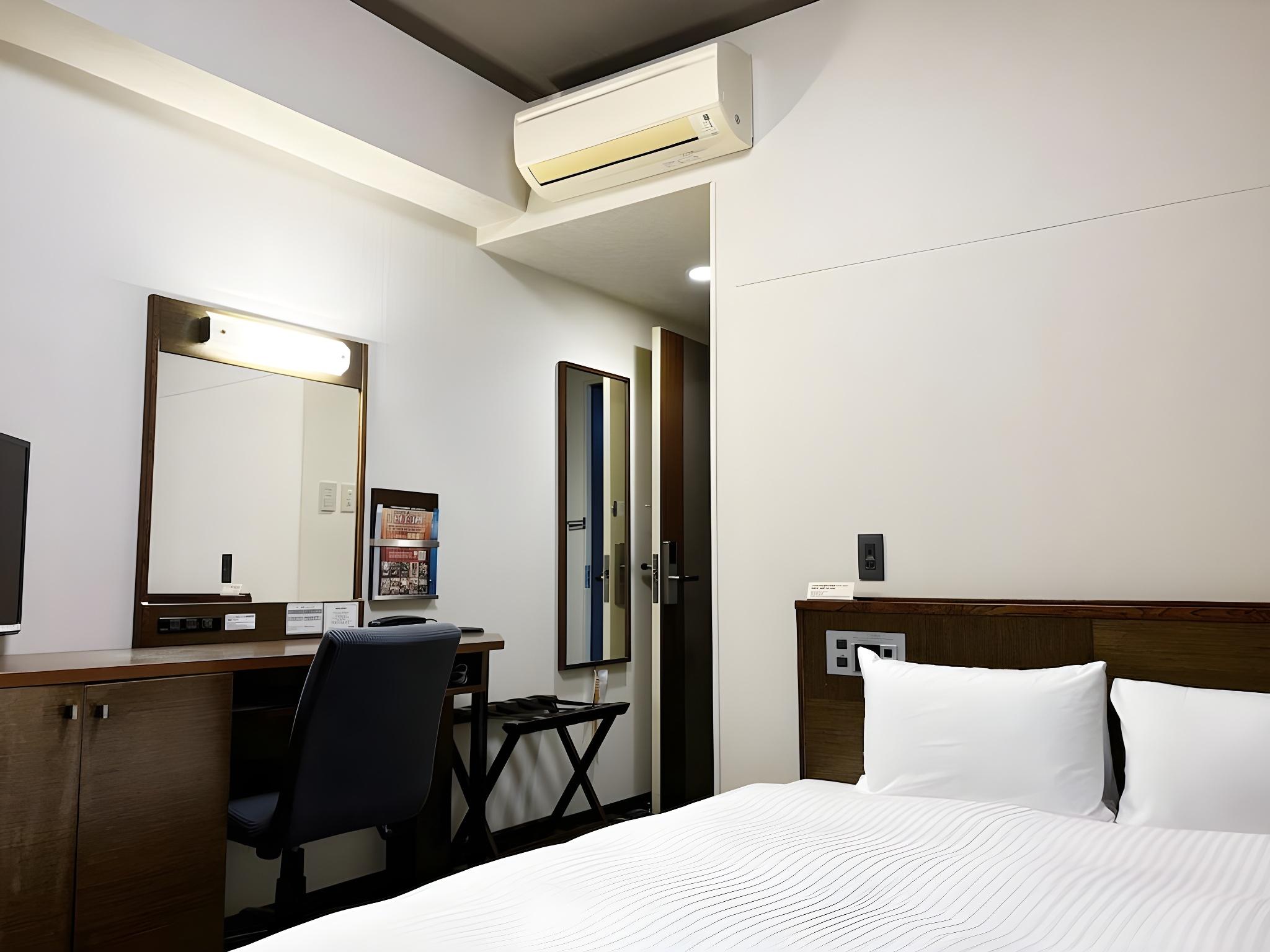 Semi Room, Semi Double Bed, Smoking