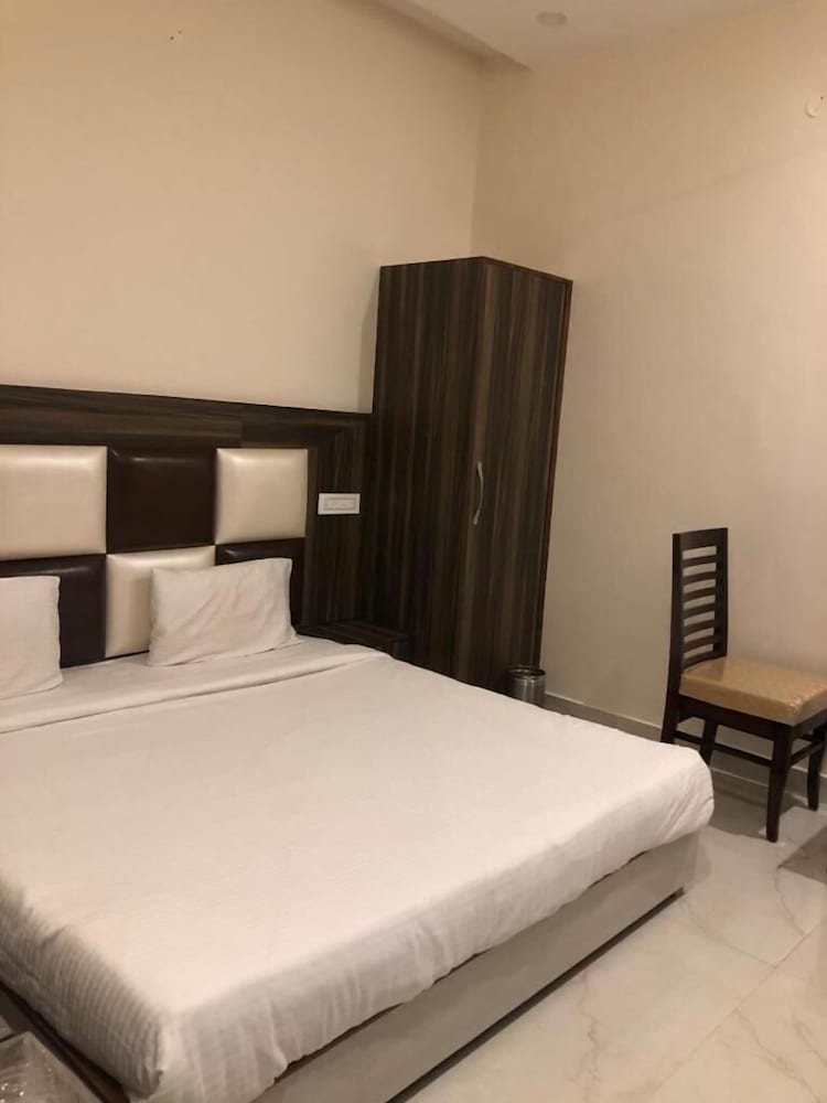 Hotel Western Court Panchkula 19/50