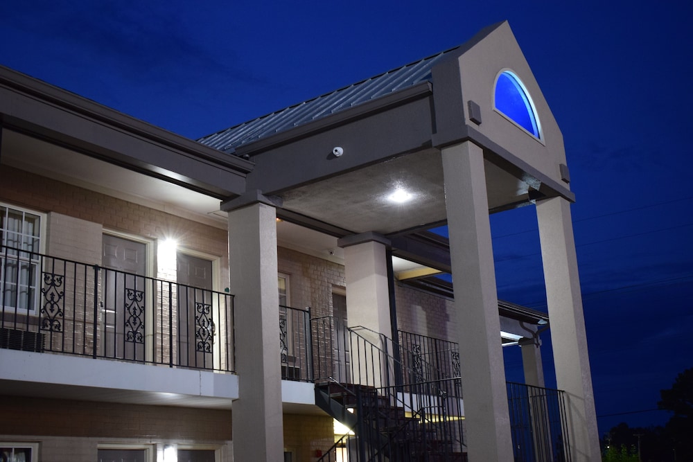 Econo Lodge At The University 1/41