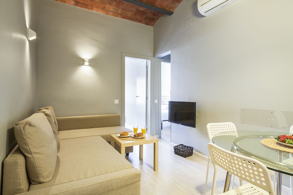 Fira Centric Apartments 48/72