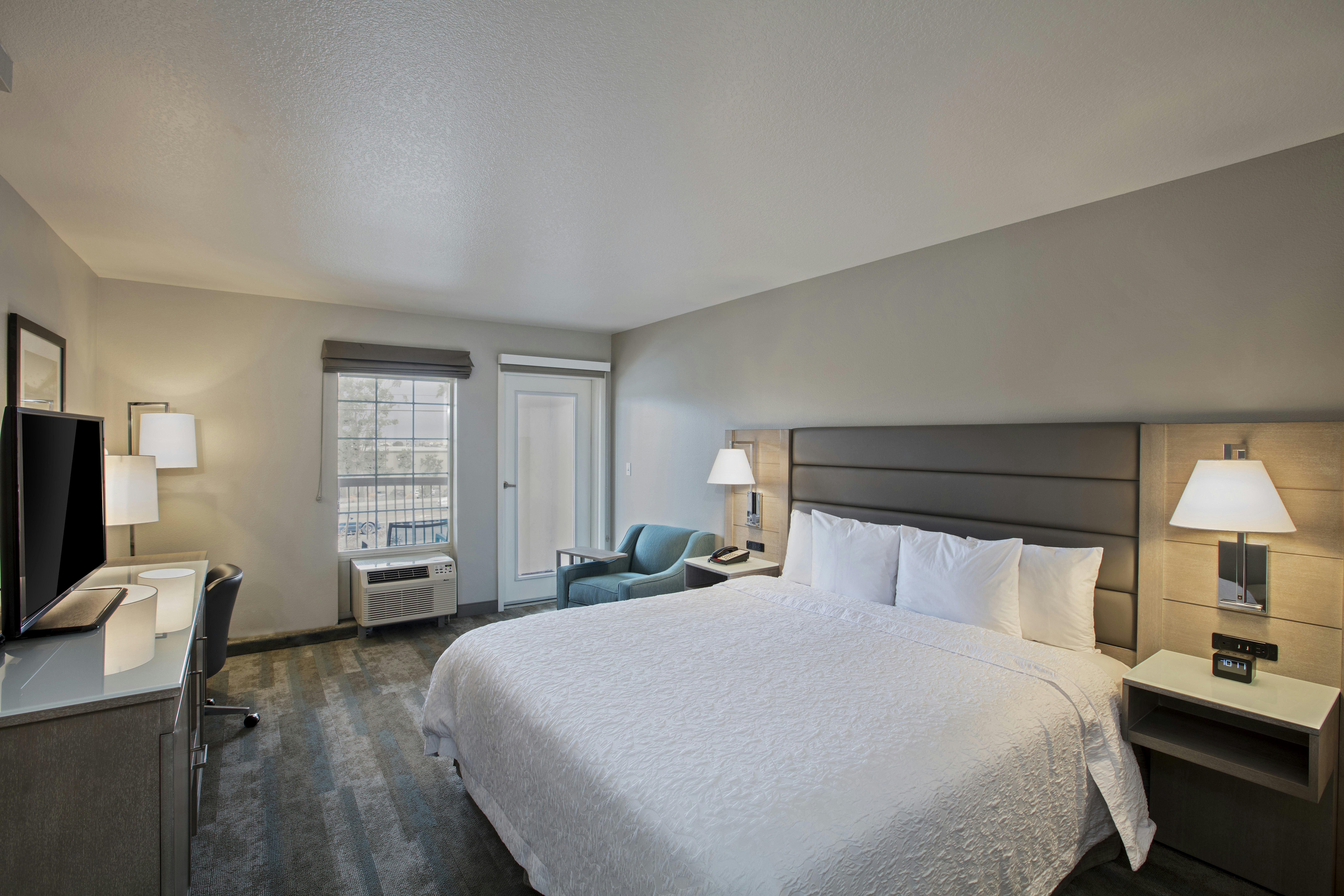 Hampton Inn and Suites Hermosa Beach 12/43