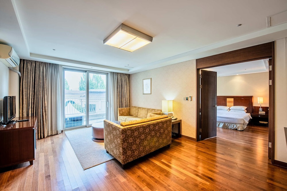 Adonis Hotel 35/58