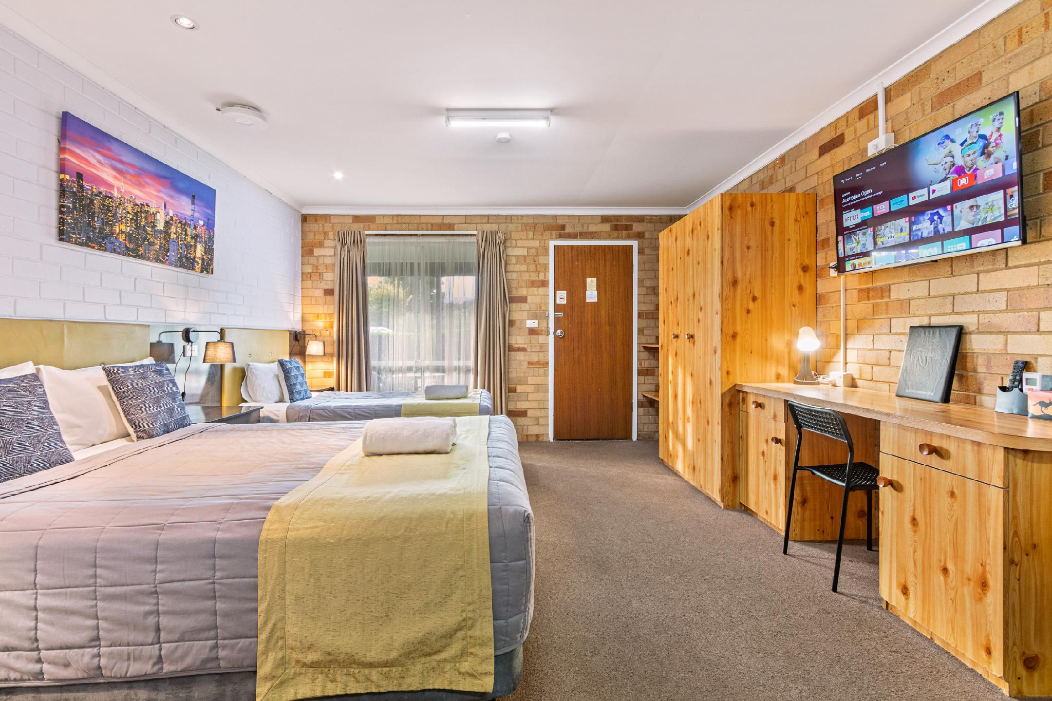 Studio, Twin Beds