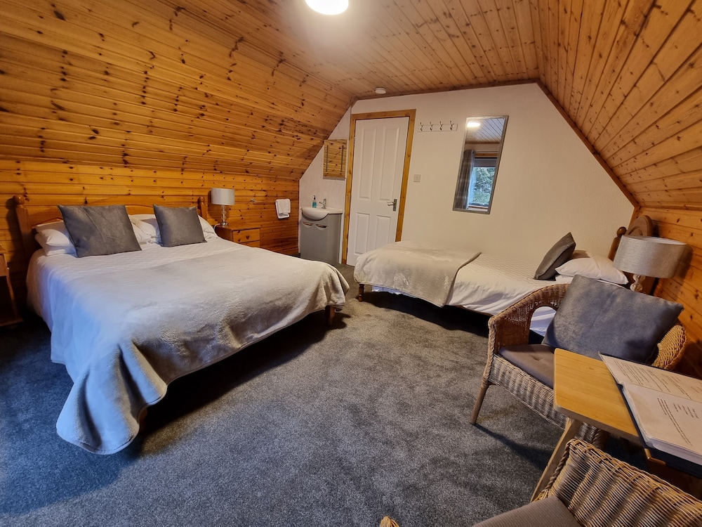Carn Mhor Bed and Breakfast 13/50