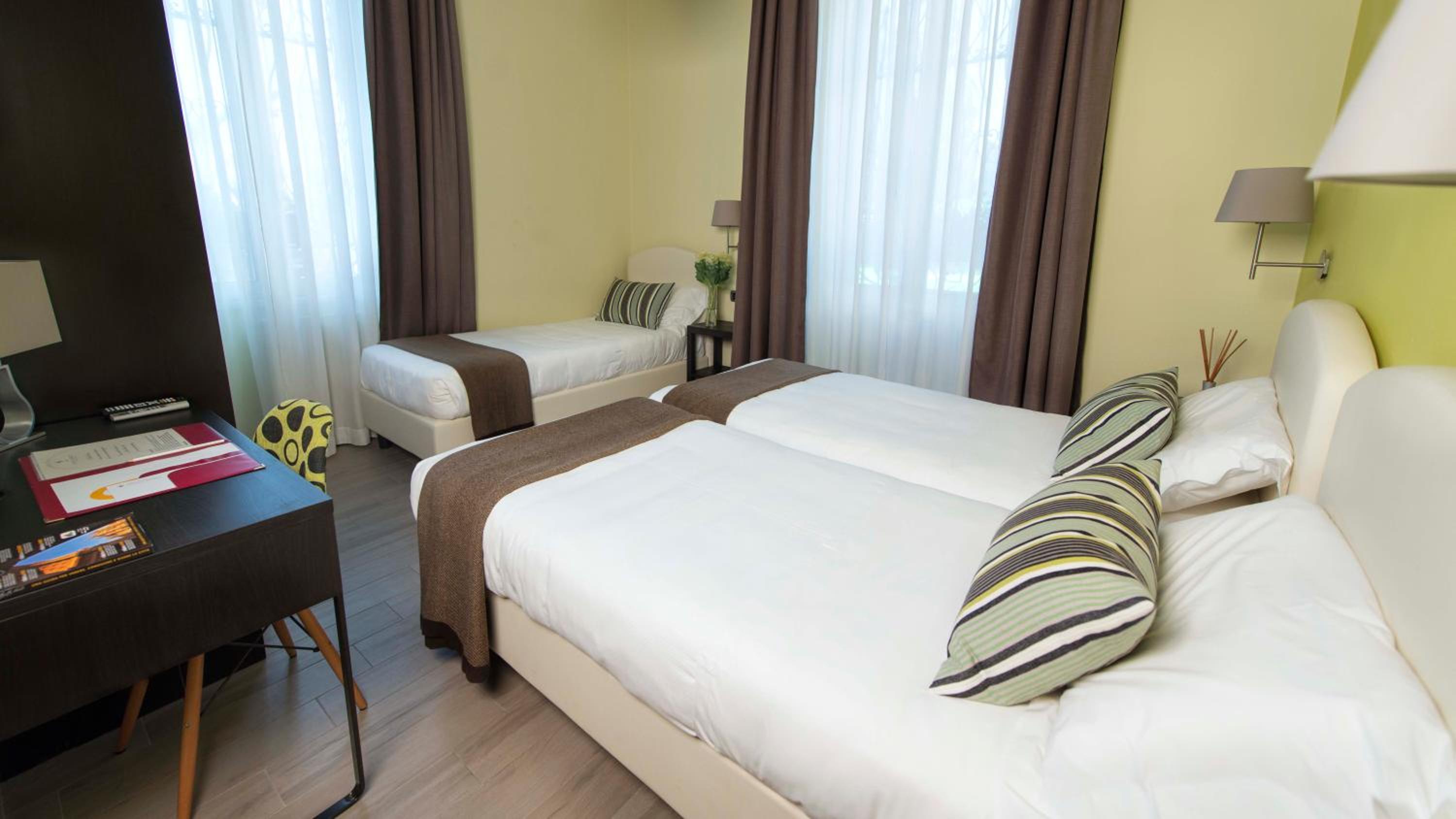 ROOM, TRIPLE