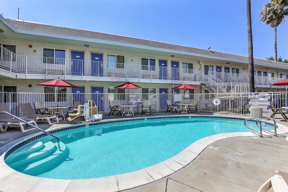 Motel6 Pleasanton, CA 57/63