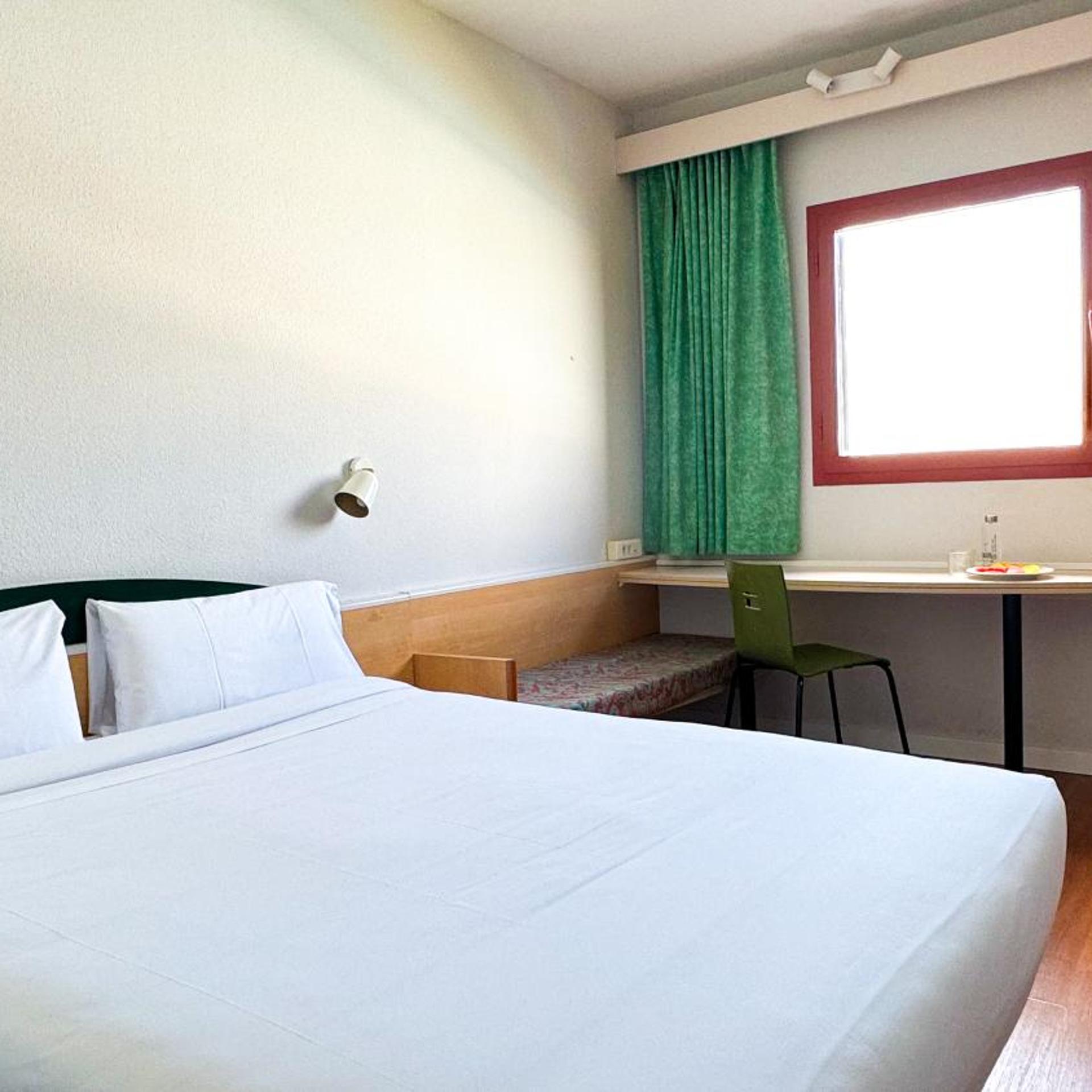 Iris Hotel 11/59