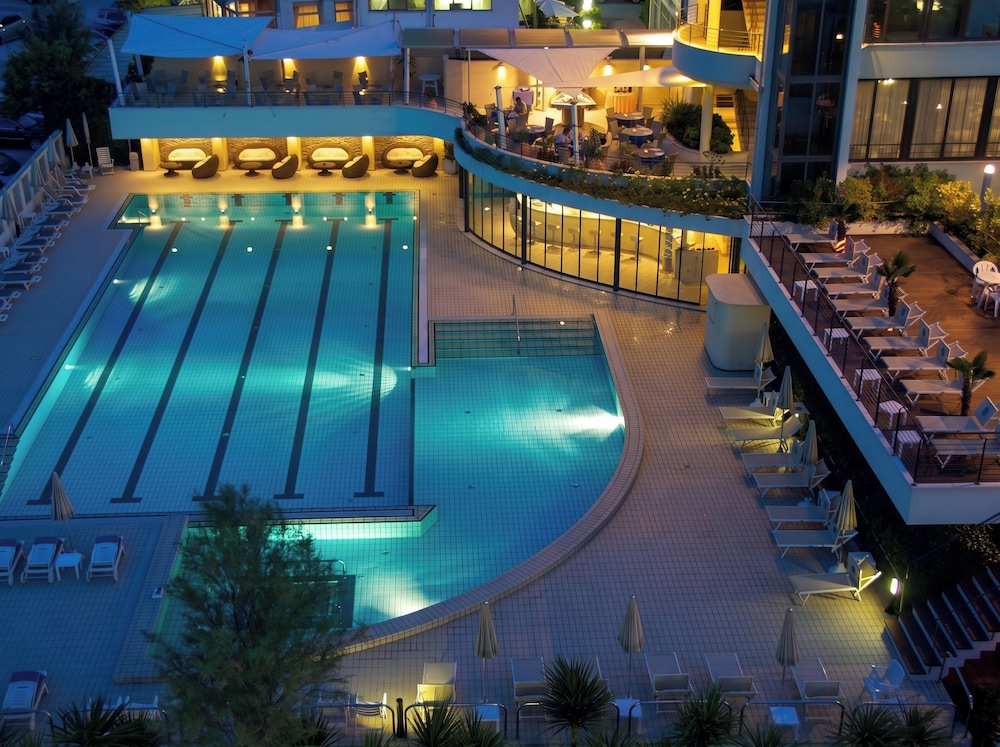 Hotel Premier & Suites in CERVIA
