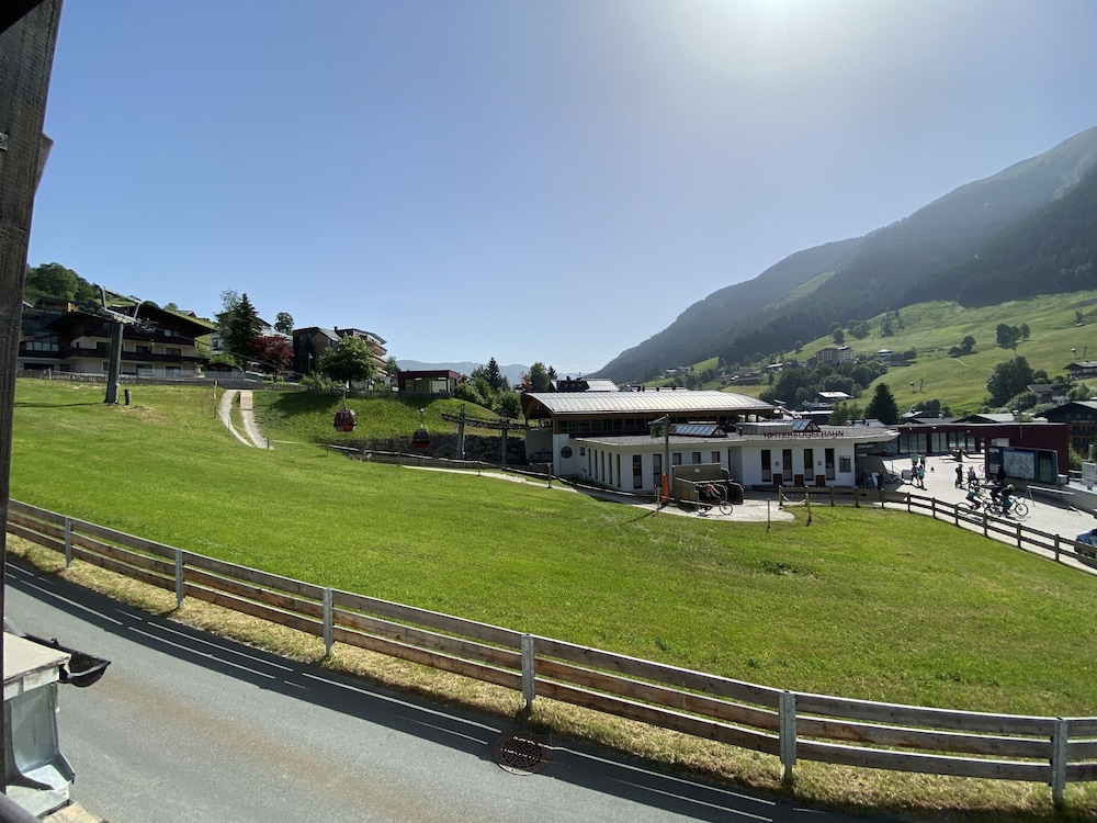 HAUS WOLF IM ALPINE PALACE NEW BALANCE LUXUS RESORT 30/50