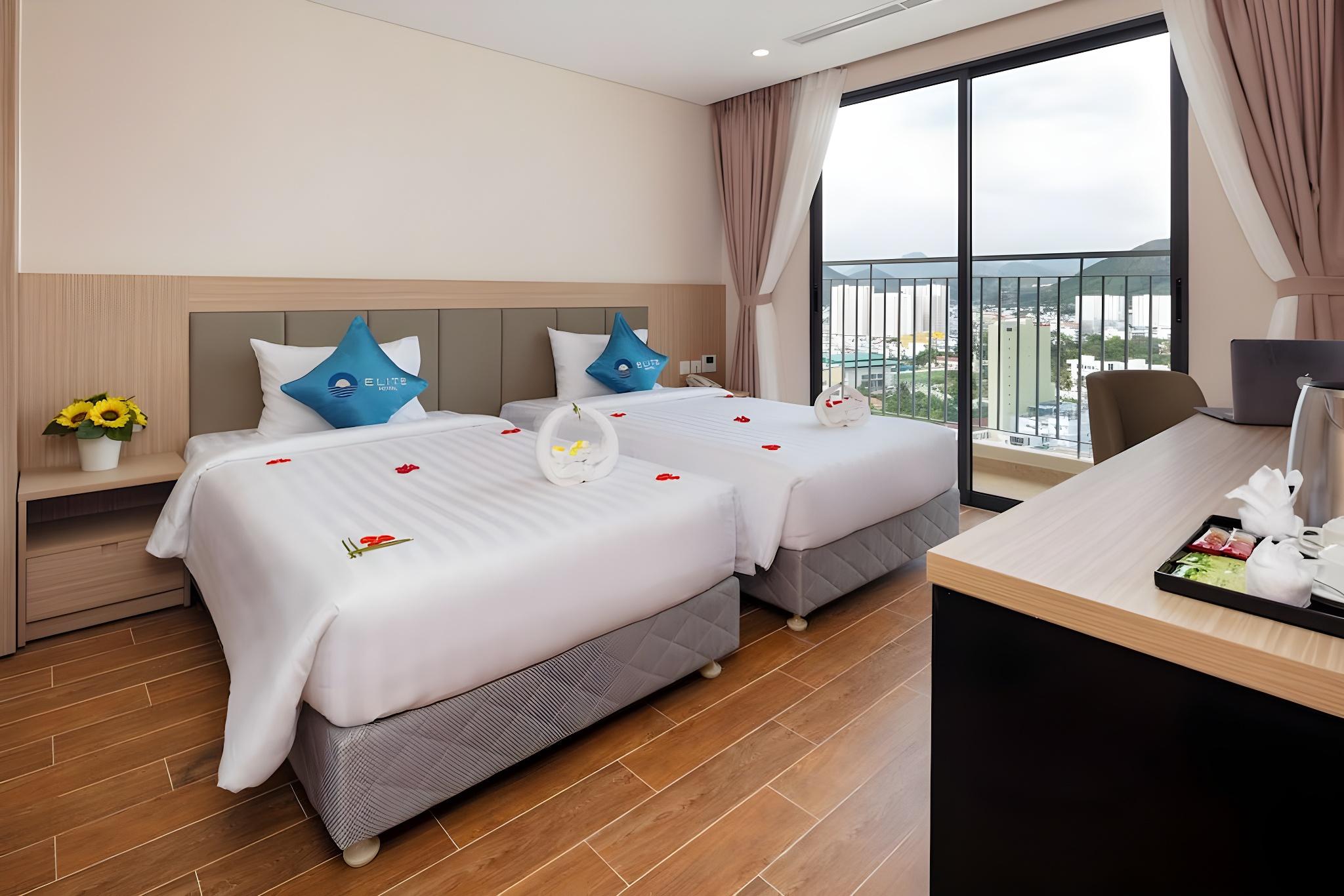 Deluxe, Balcony