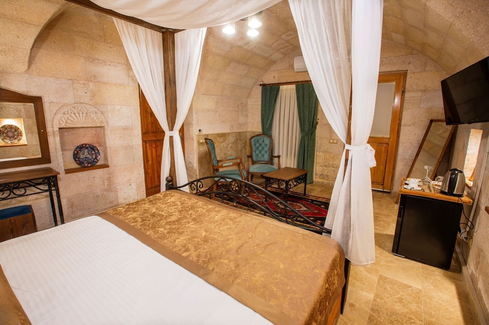 Suite, King Bed, Queen Bed