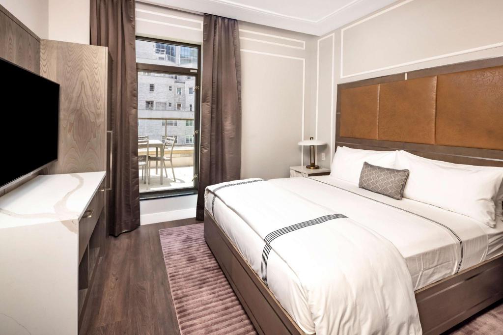 1 Bedroom, Plus, Deluxe, Penthouse Suite, King Bed, Sofa