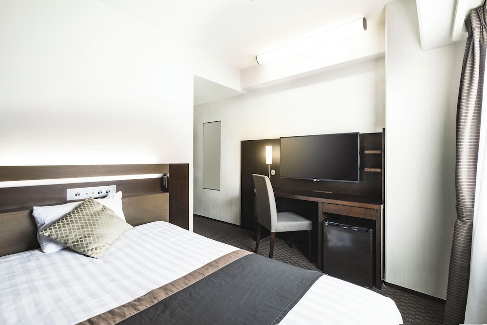 ROOM, SINGLE