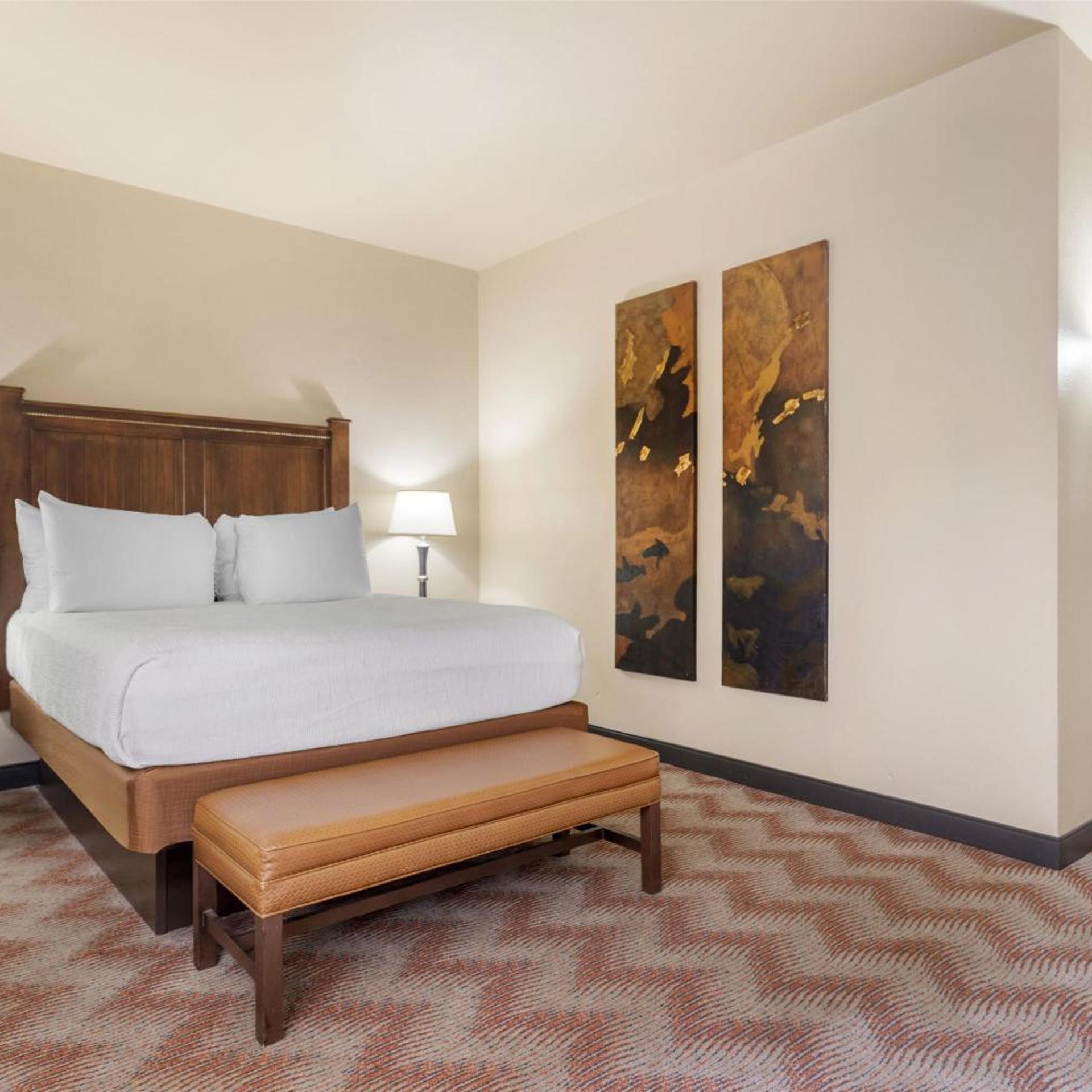 Governor, Suite, 2 Queen Beds, Sofa