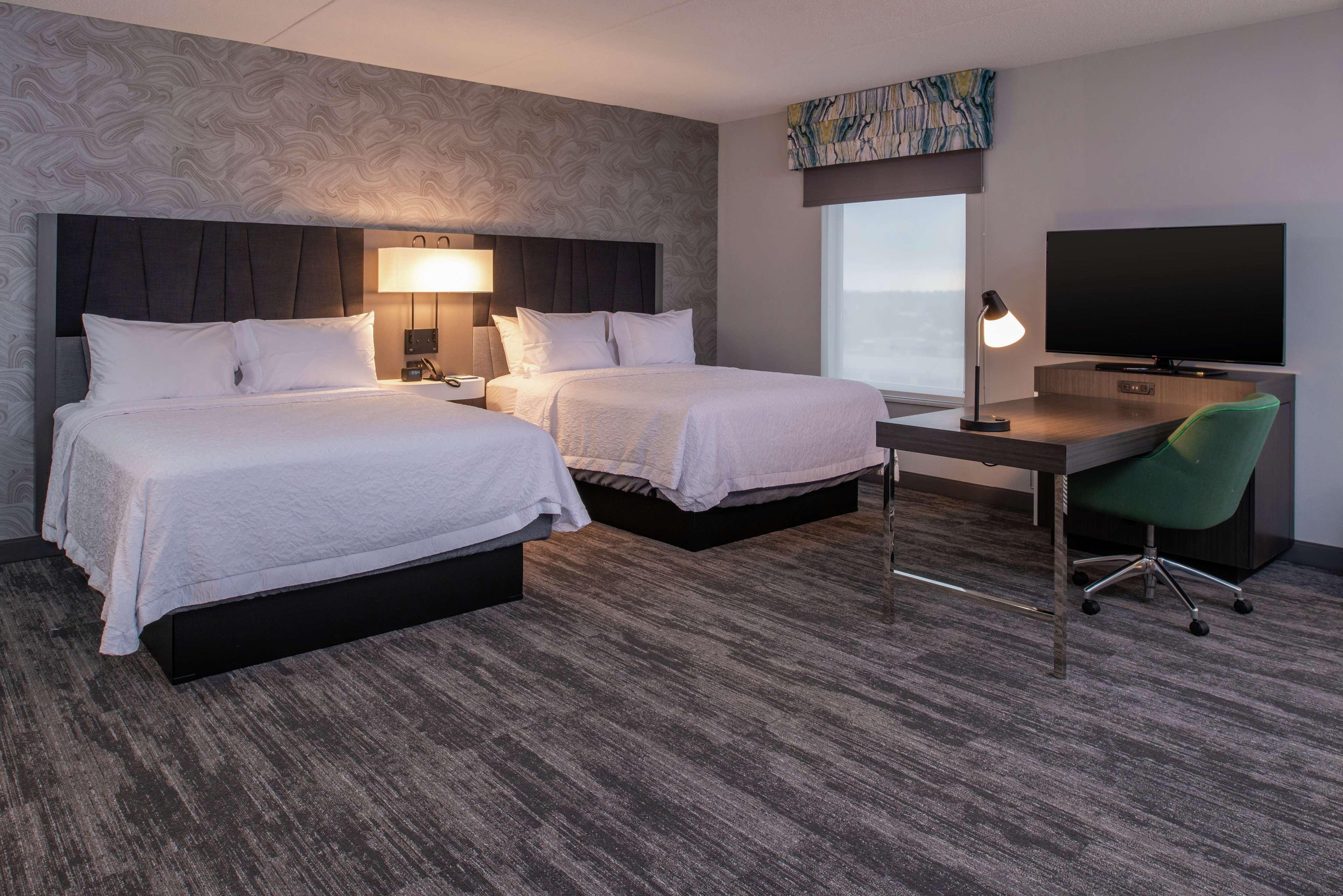 SUITE, KING BED, ACCESSIBLE