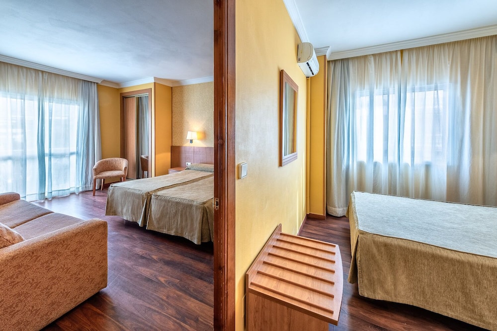 Hotel Santa Rosa 33/58