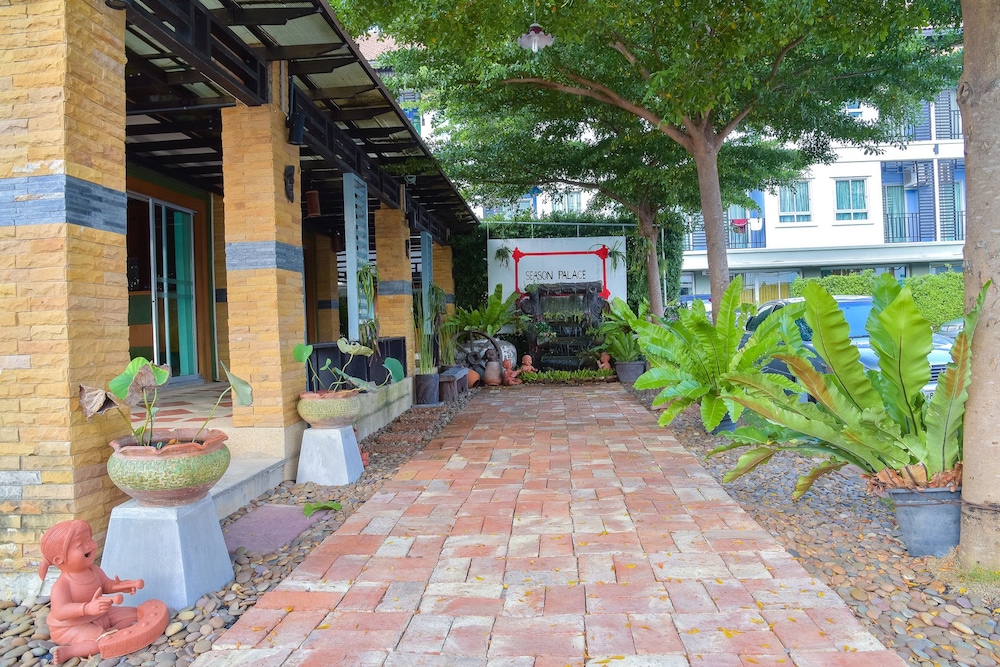 SEASON PALACE HUAHIN HOTEL 34/40