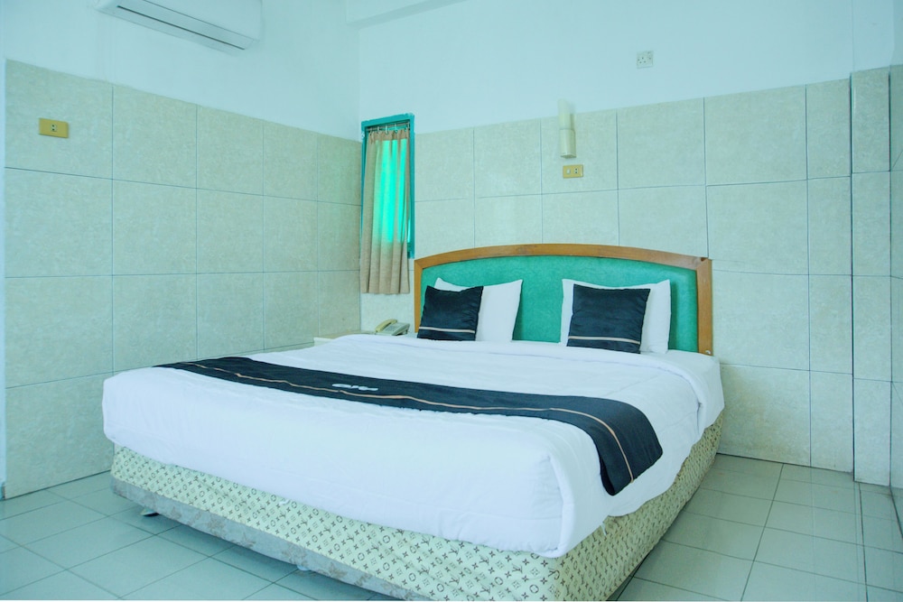 Townhouse Oak Palembang Near Jembatan Ampera Formerly Azzura Hotel 16/32