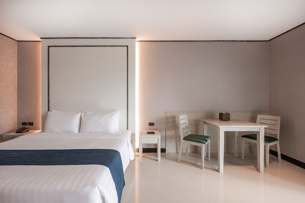 Manhattan Pattaya Hotel 12/50