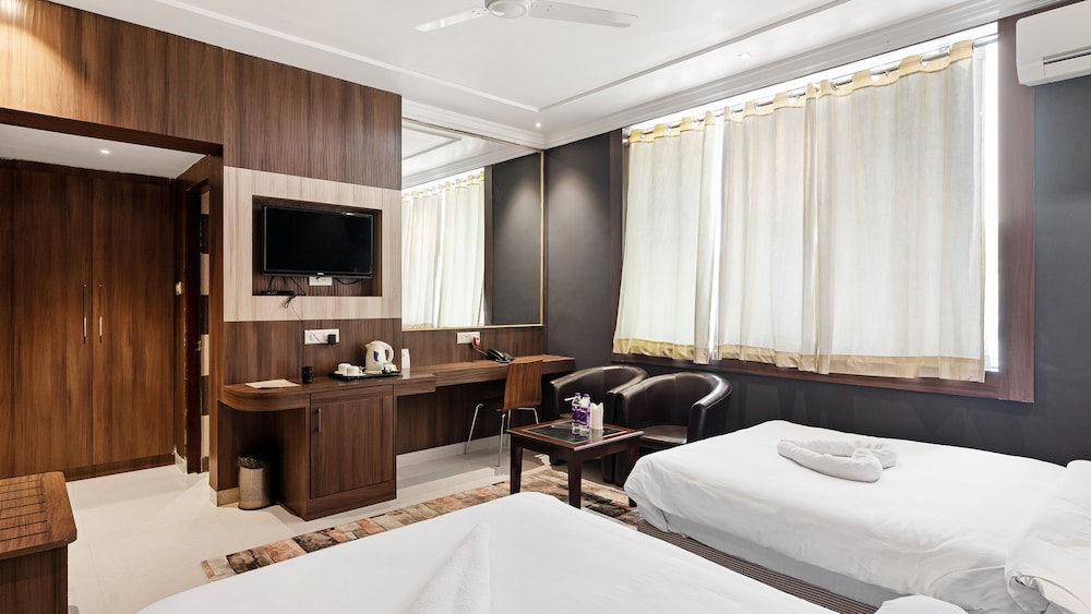 NIRANJANA HOTEL 11/50